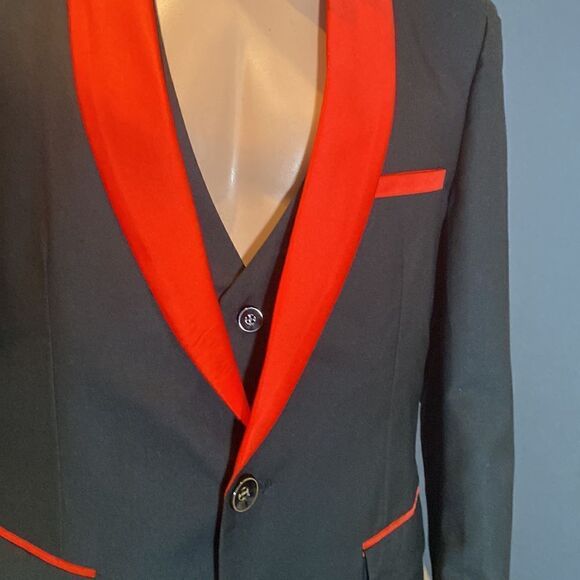 Men’s 3 Piece Slim Fit Tuxedo Black with Red Detail Shawl Lapel Size XS NWT - Picture 3 of 16